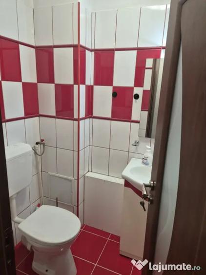 Apartament cu 3 camere semidecomandat în Drumul Taberei