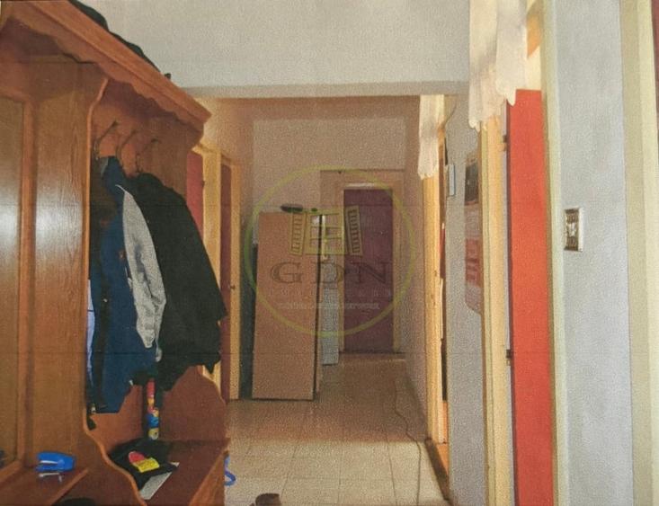 Apartament cu 3 camere decomandat în Calea București