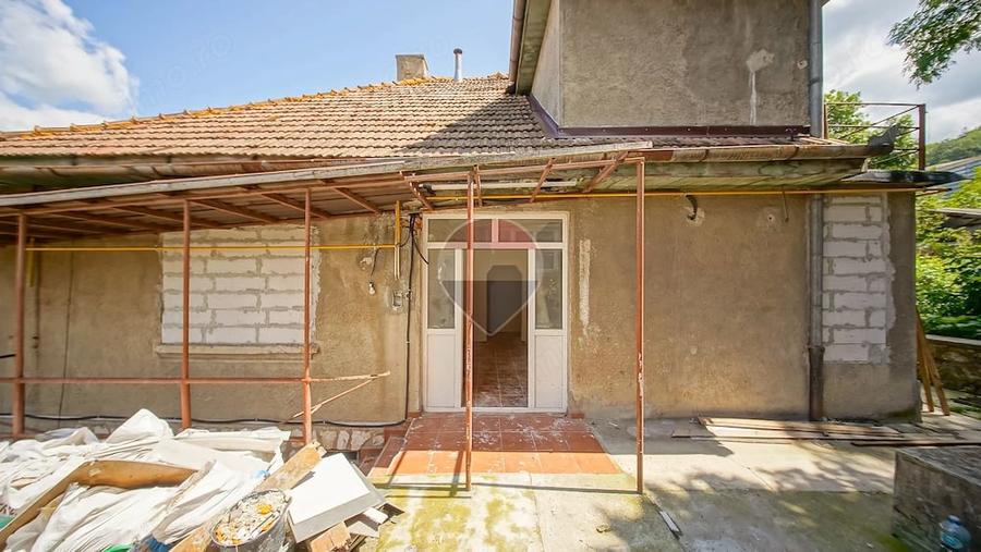 Casă cu 4 camere cu Teren 104 Mp în Centrul Civic