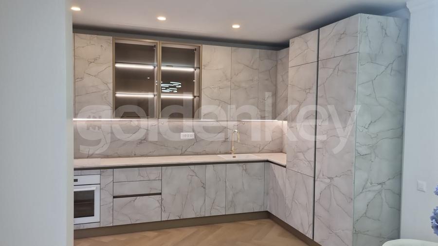 Apartament cu 4 camere decomandat, mobilat în Iancu Nicolae