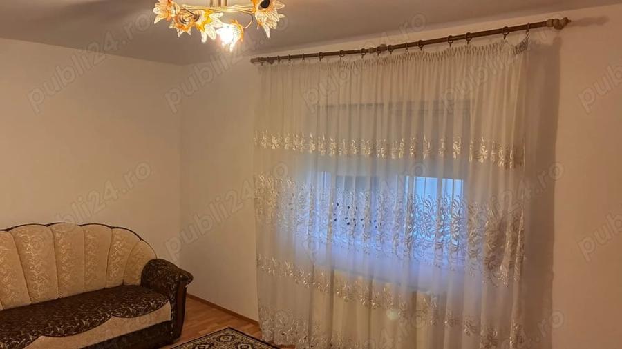 Apartament cu 4 camere semidecomandat în Vișan