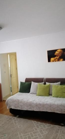 Apartament cu 3 camere semidecomandat în Exterior Vest