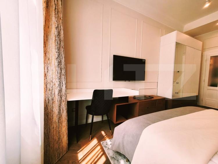Apartament cu 3 camere semidecomandat, mobilat în Central