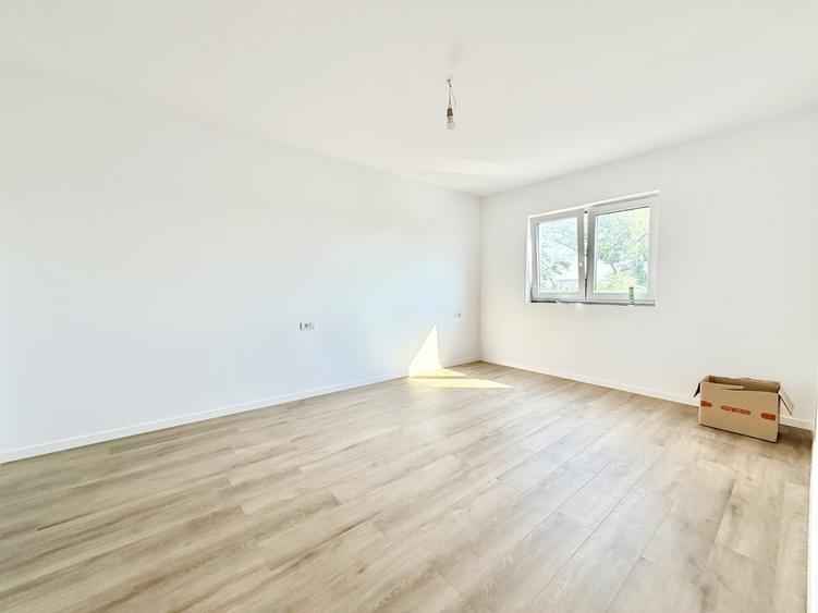 Duplex cu 4 camere cu Canalizare în Moșnița Nouă