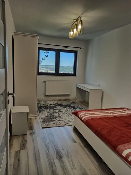 Apartament cu 3 camere decomandat, mobilat în Zorilor
