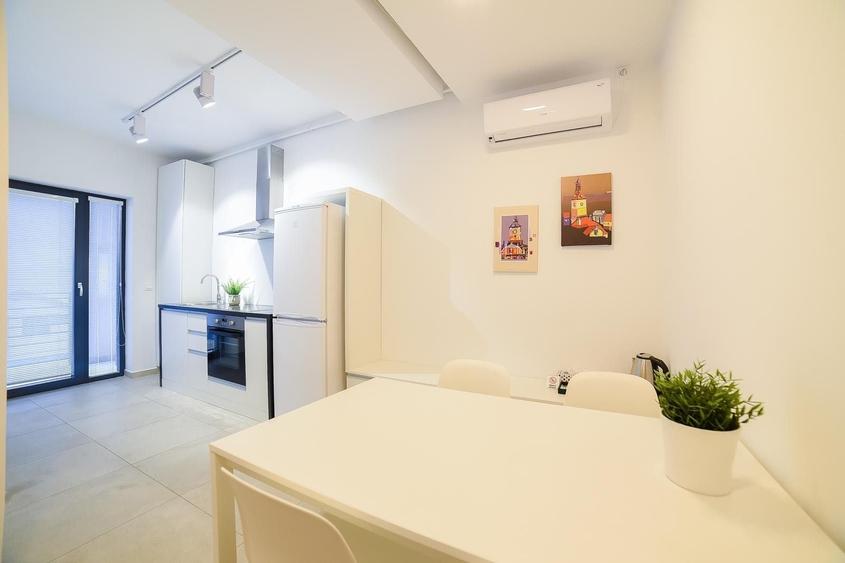 Inchiriere Apartament zona Coresi 6 - 3