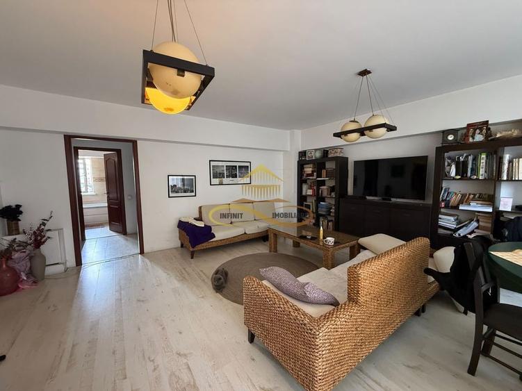Apartament cu 4 camere decomandat în 9 Mai