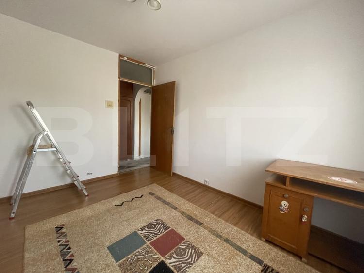 Apartament cu 3 camere decomandat, mobilat în Sud