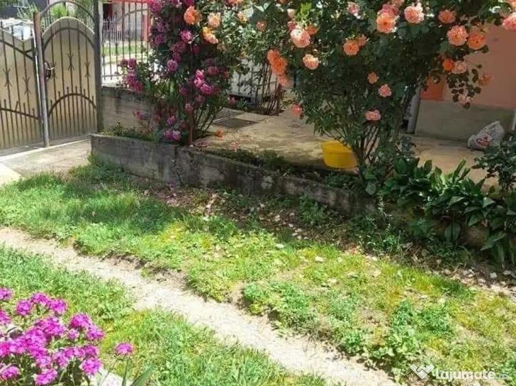 Casă cu 5 camere în Bonț
