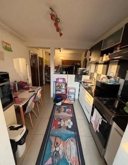 Apartament cu 3 camere decomandat, mobilat în Nicolina