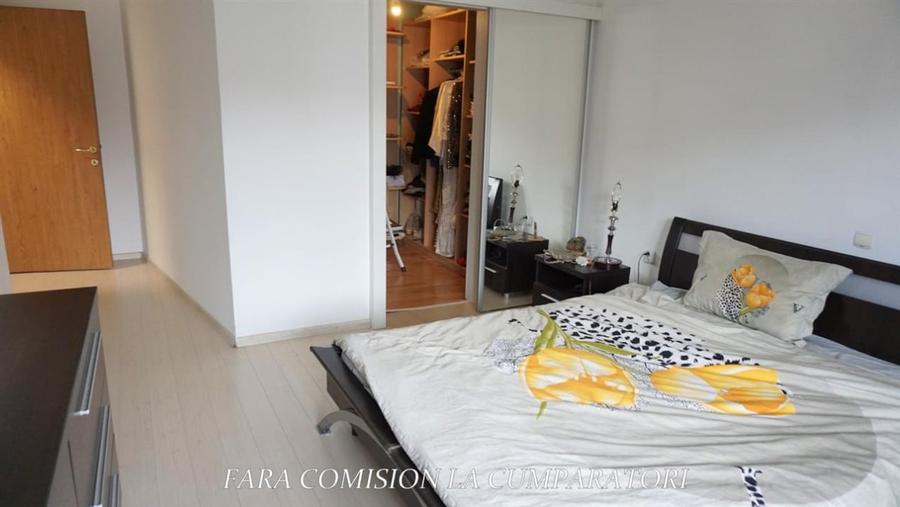 Duplex cu 7 camere cu Canalizare în 1 Mai