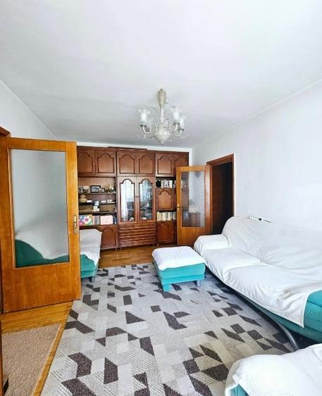 Apartament cu 4 camere decomandat, mobilat în Apărătorii Patriei