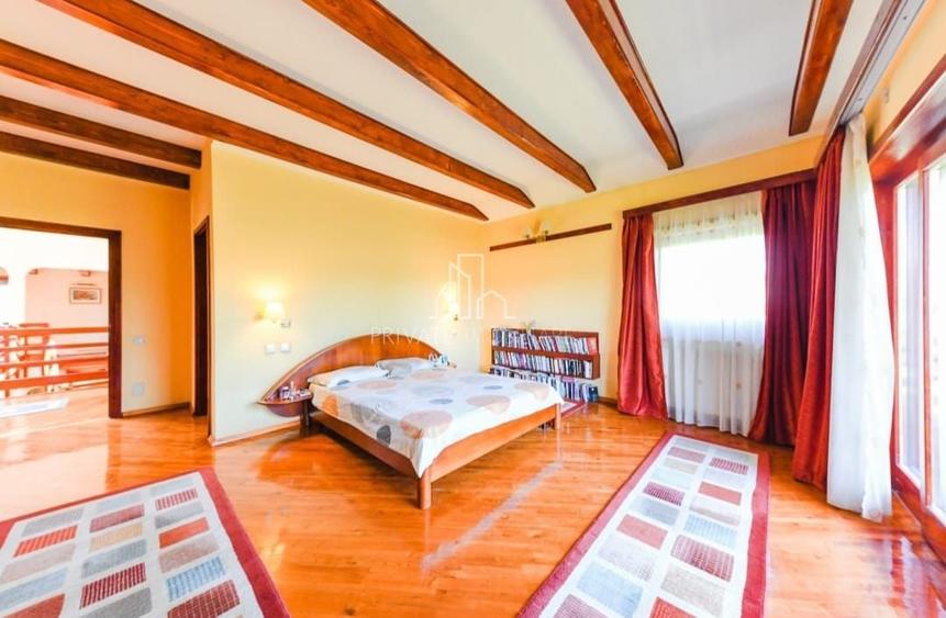 Casă individuală cu 7 camere cu Canalizare în Sângeorgiu de Mureș