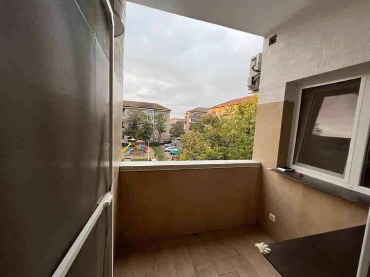 Apartament cu 3 camere semidecomandat în Central