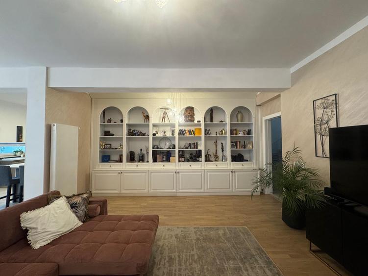 Casă individuală cu 4 camere cu Teren 300 Mp în Pipera