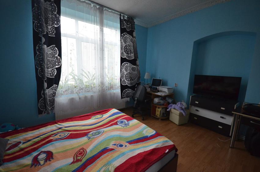 Apartament cu 6 camere decomandat în Calea Călărașilor