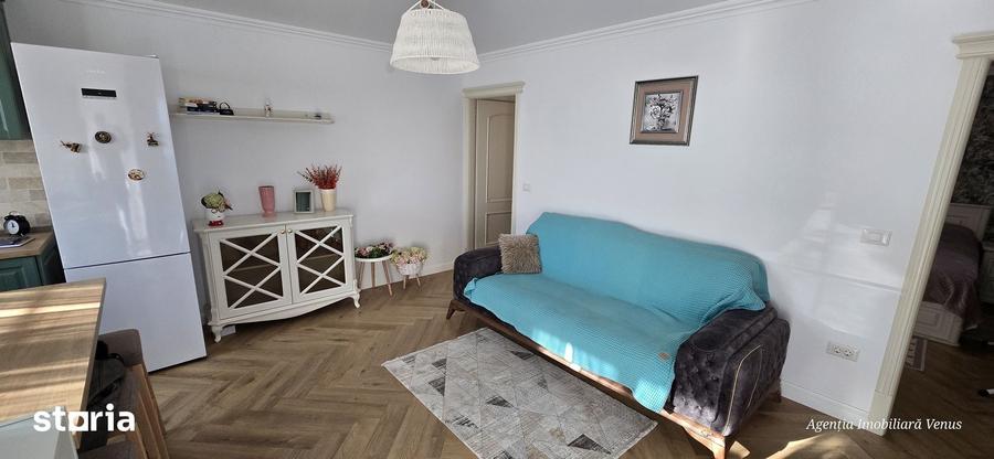 Casă cu 2 camere cu Teren 2000 Mp în Central