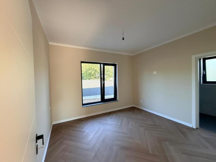 Casă individuală cu 3 camere cu Teren 500 Mp în Tomești