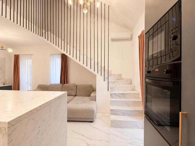 Apartament cu 3 camere decomandat în Girocului