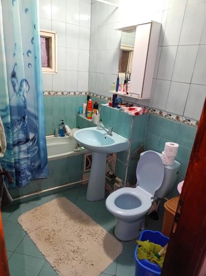 Apartament cu 2 camere semidecomandat în Broșteni