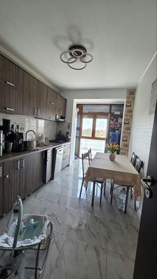 Apartament cu 3 camere semidecomandat în Central
