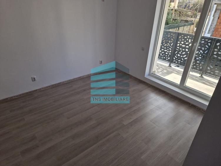 Apartament cu 3 camere decomandat în Titan