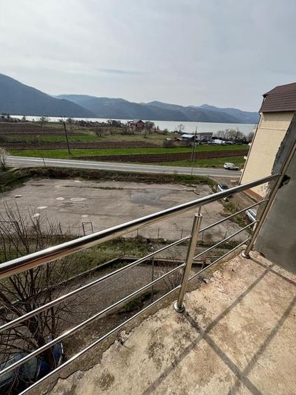 Apartament cu 3 camere în Berzasca