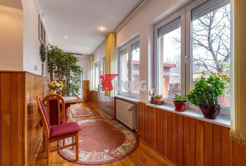 Casă cu 5 camere cu Teren 392 Mp în Central