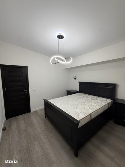 Apartament cu 3 camere în Podu Roș