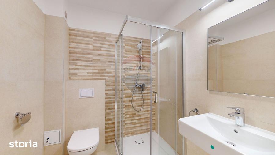 Apartament cu 3 camere decomandat în Tractorul