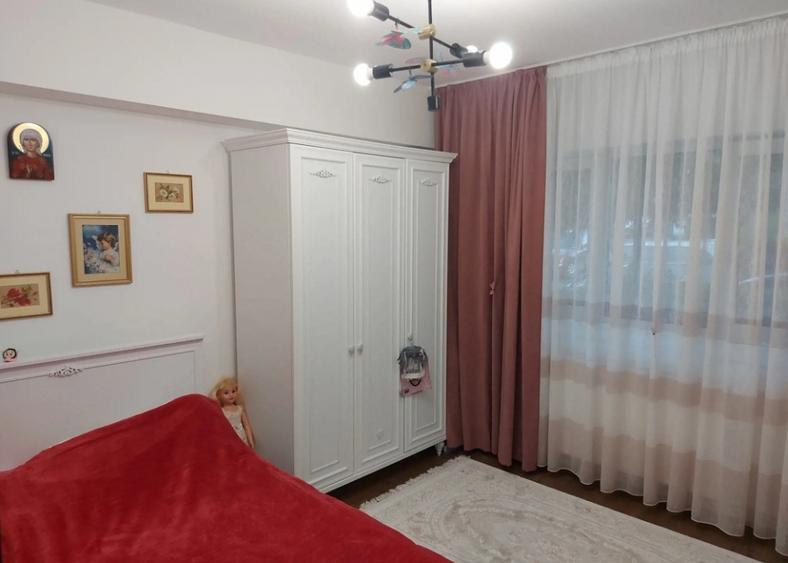 Apartament cu 3 camere decomandat, mobilat în Zorilor