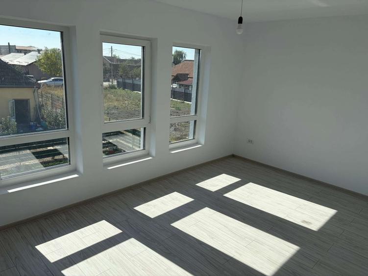 Duplex cu 4 camere cu Teren 300 Mp în Săcălaz