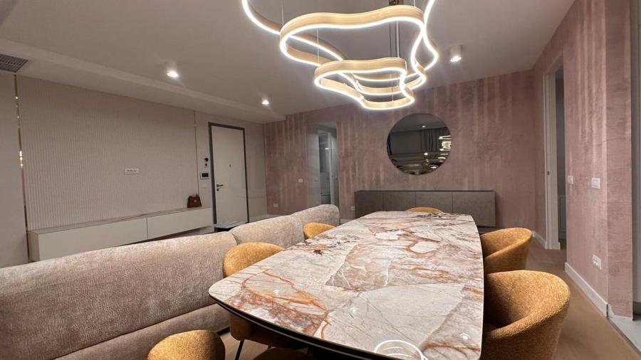 Apartament cu 4 camere decomandat, mobilat în Aviatorilor