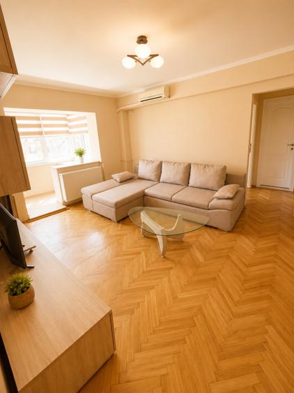Apartament cu 2 camere semidecomandat, mobilat în Ultracentral