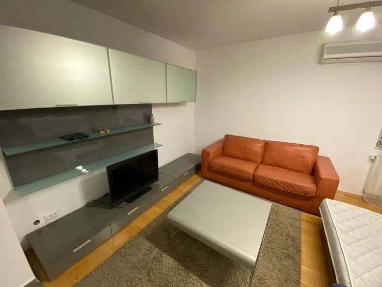 Apartament cu 2 camere semidecomandat, mobilat în Unirii