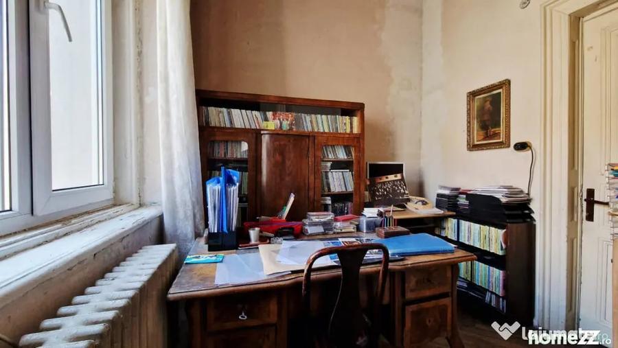 Apartament cu 5 camere semidecomandat în Dacia