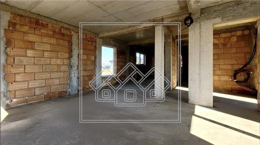 Duplex cu 4 camere cu Canalizare în Șura Mică