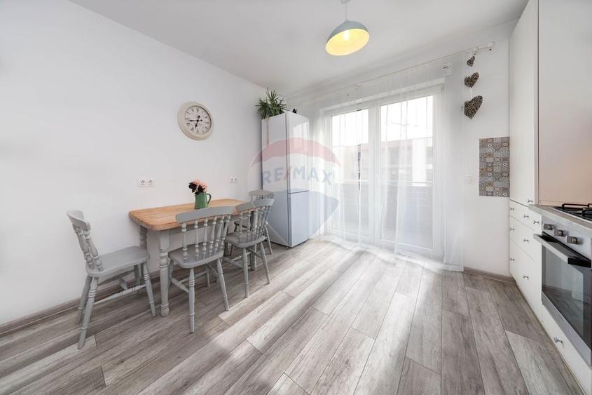 Apartament cu 2 camere decomandat, mobilat în Tractorul