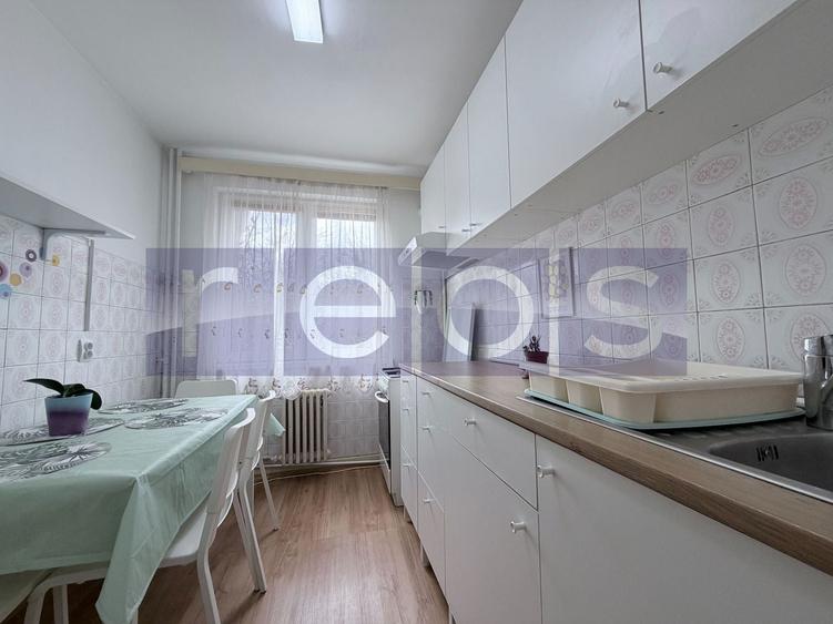 Apartament cu 3 camere semidecomandat în Pajura