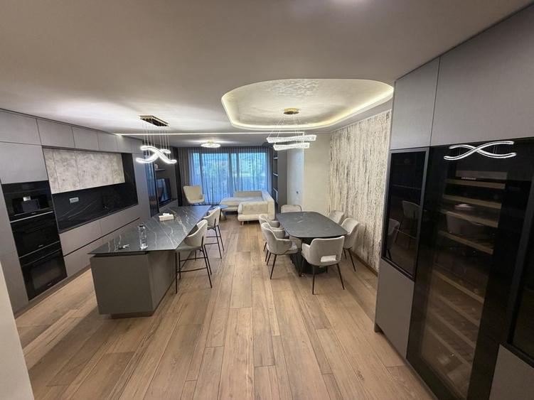Apartament cu 3 camere semidecomandat în Bună Ziua