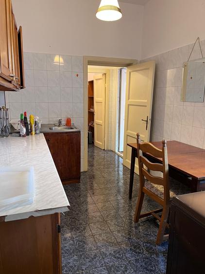Apartament cu 6 camere decomandat în Universitate