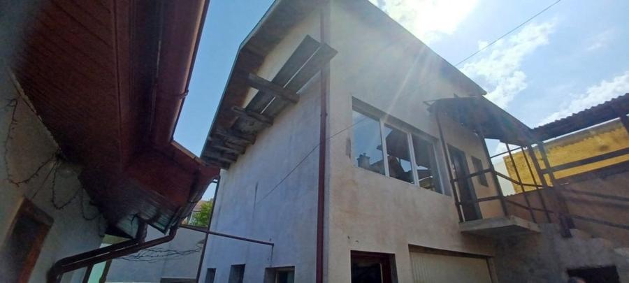 Casă cu 6 camere cu Teren 400 Mp în Noua