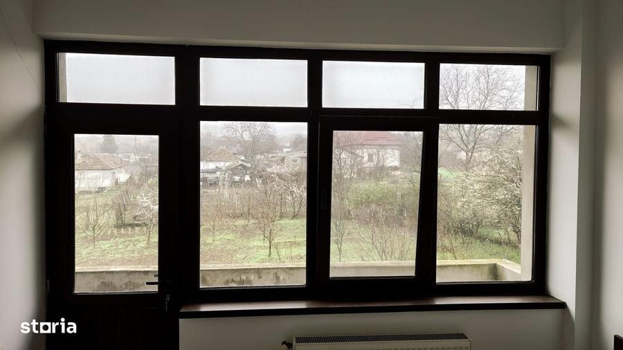 Casă cu 4 camere cu Teren 1856 Mp în Central