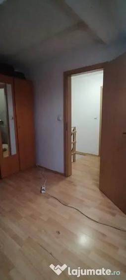 Apartament cu 3 camere nedecomandat în Central