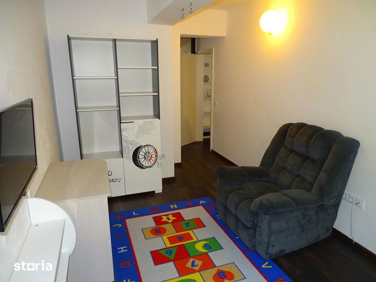 Apartament cu 3 camere decomandat, mobilat în Tractorul