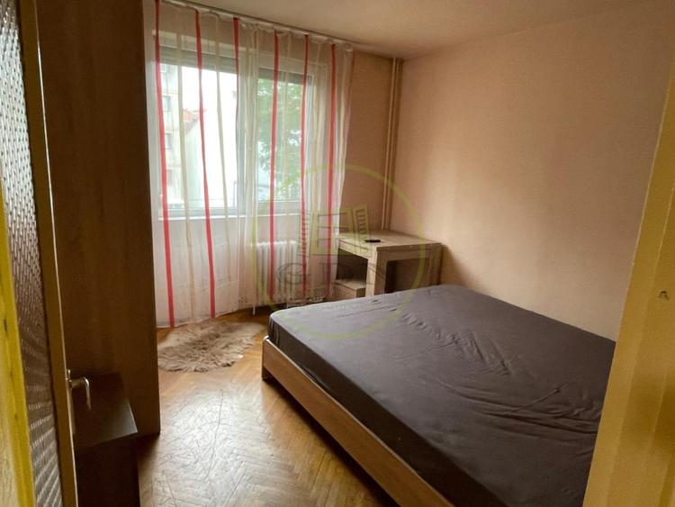 Apart.3 camere,decomandat, zona ultracentrală, lângă Fac. de Drept, Magheru - 5