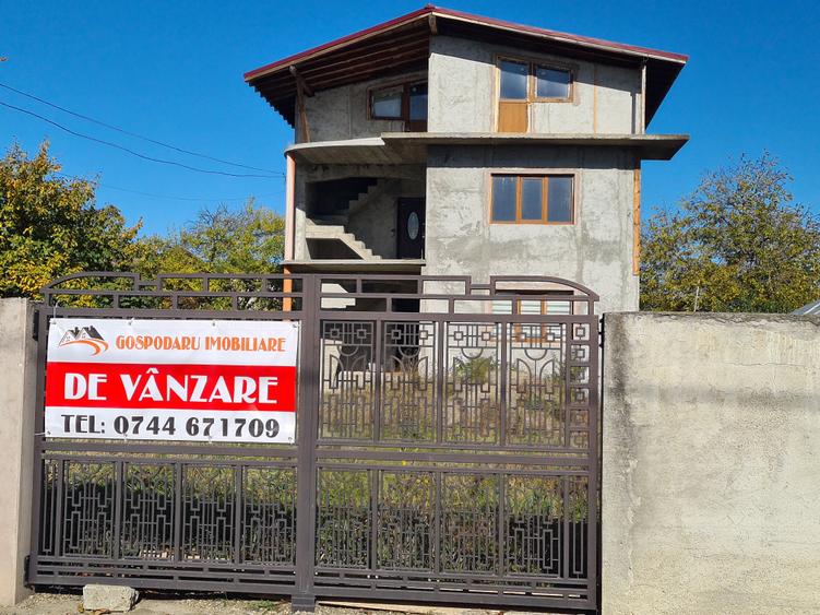 Casă cu 6 camere cu Canalizare în Adjud