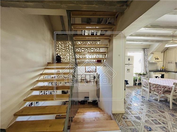 Apartament cu 4 camere, 2 bai, terasa - B-dul Victoriei - 9