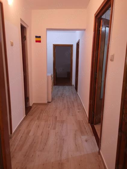Apartament cu 3 camere decomandat în Școlilor