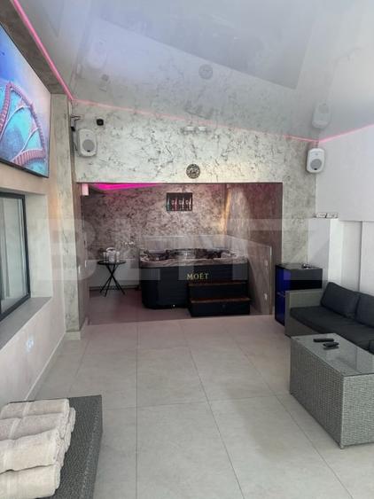 Casă individuală cu 10 camere cu Piscina în Sântana de Mureș